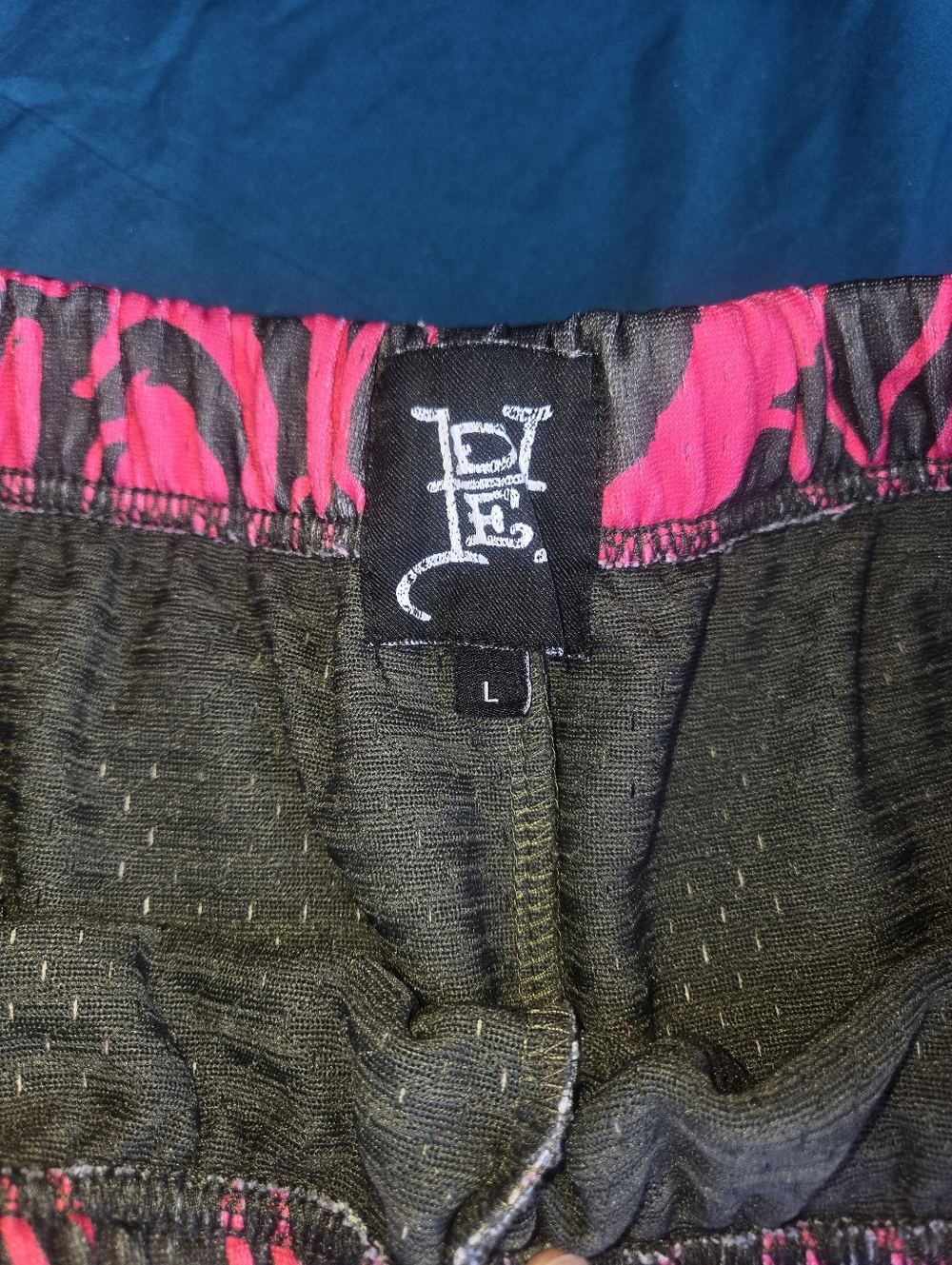 Ed Hardy Panther Dragon Mesh Basketball Shorts in a pink & black combo. Mens L. - Picture 4 of 4